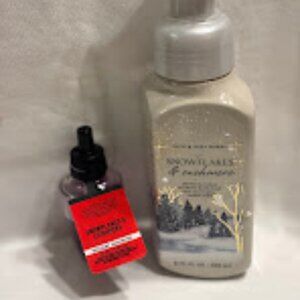 Bath & Body Works -SNOWFLAKES and CASHMERE HOME FRAGRANCE SET- NWT